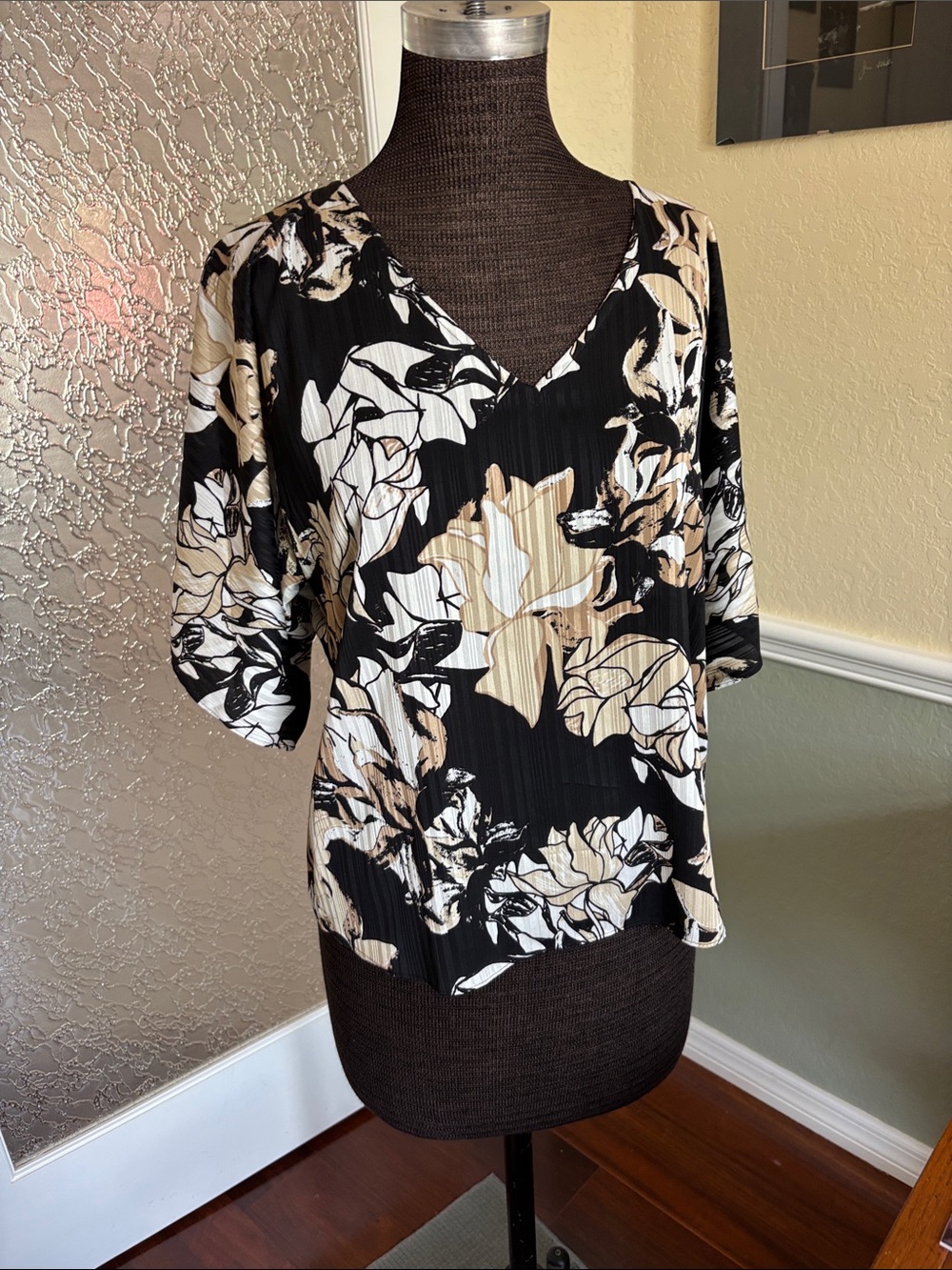 WHBM Floral V-Neck Women's Top in Black and Beige NWOT XS